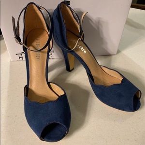 Chelsea Crew Leaf Heels sz 39 (US 8)